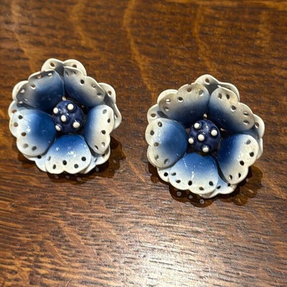 Vintage 50’s 60’s MCM Metal Blue Floral Clip On Earrings - Picture 1 of 10